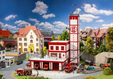 H0 Gebäude BS Feuerwache, modern, Ep.IV, 215x 225x 160mm, 55x 55x 390mm, 114x 114x 131mm, etc..............................................................