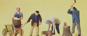 H0 Figur Auf dem Bauerhof
