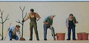 H0 Figur Beim Pflanzen