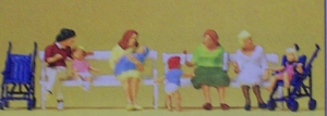 H0 Figur Sitzende Frauen