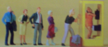 H0 Figur Wartende an der Telefonstelle