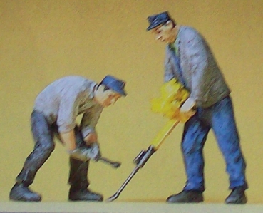 G Figur Gleisbauarbeiter mit Gleisstopfgerät und Gabelschlüssel