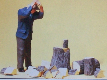 G Figur Bauer Holz hackend etc......................................................................................................................................................................................................