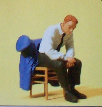 G Figur Bahnbeamter DB sitzend Stuhl etc.....................................................................................................................................................................................