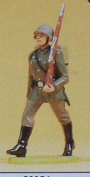 1: 25 D DR W Soldat im Marsch mit Tornister etc...........................................................................................................................................................................