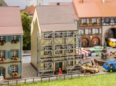 N Gebäude BS Altstadthaus mit Gerüst, Ep.III, 52x 63x 83mm, etc.............................................................................