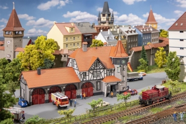 N Gebäude Rathaus mit Feuerwache, Ep.III, 206x 95x 120mm, etc........................................................................