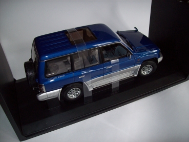 Mitsubishi Pajero LWB 1: 18