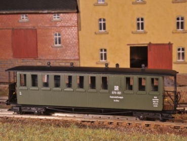 H0e Bahnfahrzeug D DR Mannschaftswagen 979- 001, Gat.727, 4A, Ep.III, holzbeplankt, Zittau, grün, etc.......