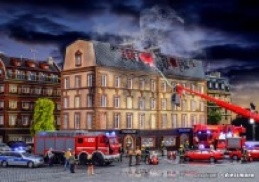 H0 Gebäude BS Brennendes Finanzamt mit Flackerlicht rot, L= 26,5x 10,5x 18,5cm, etc.....................................................................................