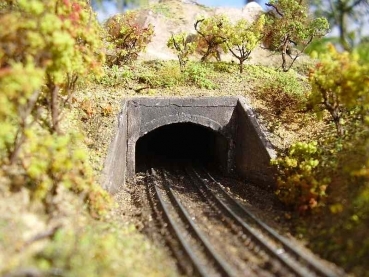 T Geländegestaltung Tunnelportal zweigleisig mit Stützmauern, 73x 42x 25mm, D= 17mm, B= 29mm,