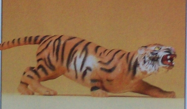 G Figur Tiger angreifend