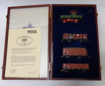 H0 Piko Jubiläumspackung- Set 1999 E 63 mit Güterwagen, etc.......................................................