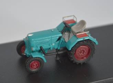 H0 D Landmaschinen Traktor Borgward Farbe Unimog Werksschlepper grün Prototyp