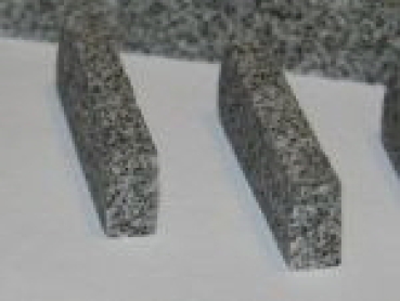 1: 32 Hochbordsteine Granit 31,2x 5,5x 9,5mm grau 2x