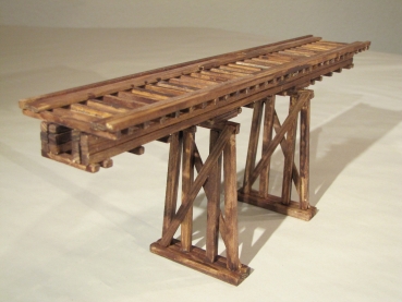 H0 H0 30 Holzbrücke gerade, braun, mit Stützen, 30x 6,2x 11,5cm, etc........................................................