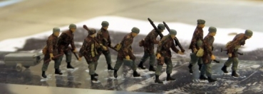 H0 mili Figuren D DW Fallschirmjäger WWII maschierend, 1, etc.................................................................................