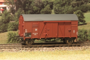 H0 D DB Güterwagen ged., " Linz ", Ommr, 2A, Ep.III, braun, Bremserbühne, umlegbare Geländer