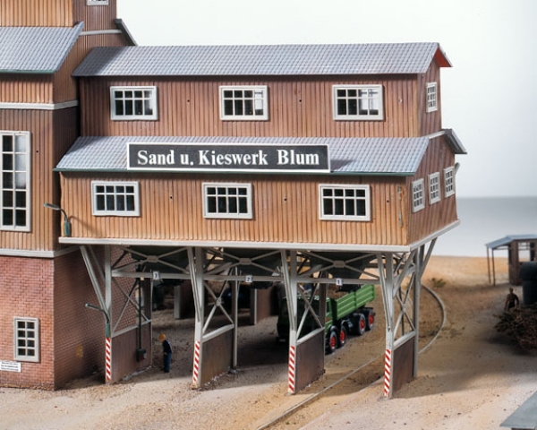 H0 Gebäude Beladebrücke, Sandwerk E.Blum, etc....................................................................