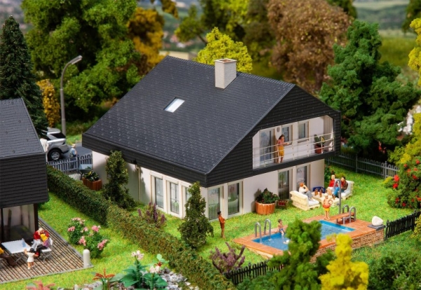 H0 Gebäude BS Wohnhaus mit Plattendach, Ep.IV, 124x 107x 83mm, etc............................................................................