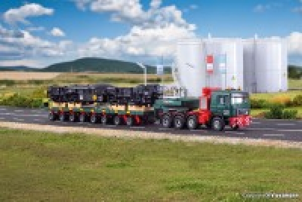 H0 LKW BS MAN SK Scheuerle Plattformwagen und Unterteil Schienenkran, L=25,7x 3,3x 4cm, etc.............................................................