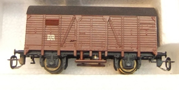 TT D DR  Güterwagen ged., braun, 2A, Ep.III, etc...................................................