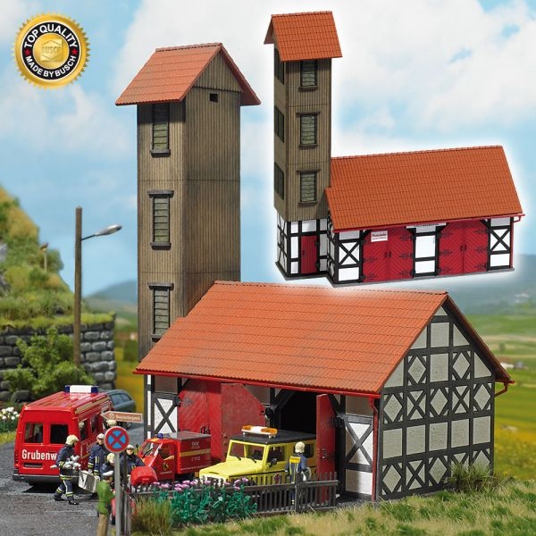 H0 Gebäude BS Feuerwehr Gerätehaus, 135x 75x 153mm, Schlauchturm, Holztore, etc....................................................................................