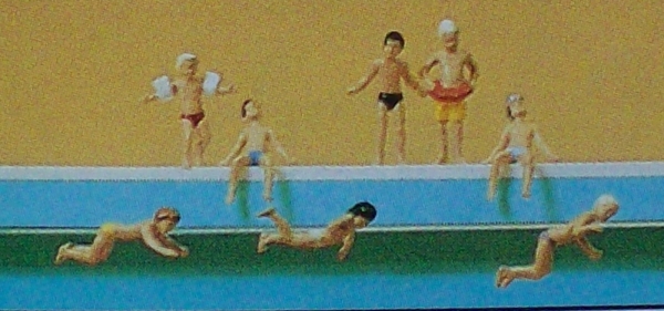 N Figur Kinder im Schwimmbad