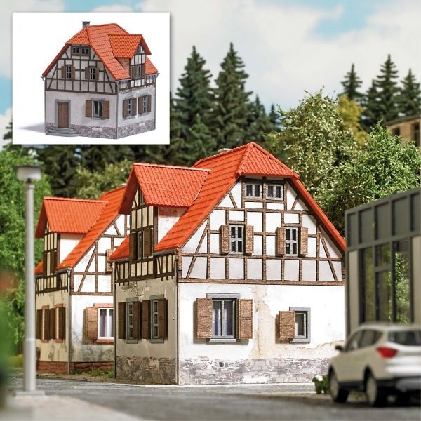 H0 Gebäude BS Wohnhaus mit Fachwerk verwittert, 90x86x 105mm, etc...................................................