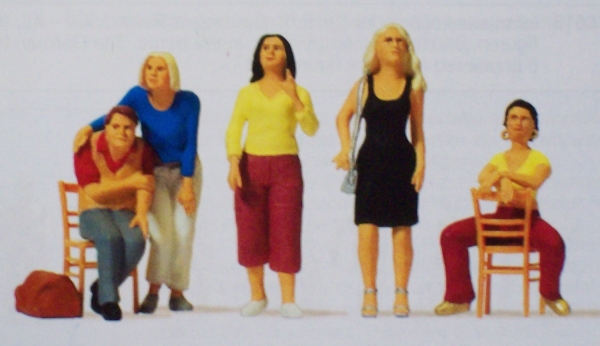 0 Figur Sitzende und Stehende etc.....