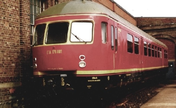 H0 D DB Museumstriebwagen ETA 176 001, ohne Antrieb, 4A, III, Dach grau, etc................