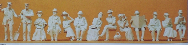 1 32 Figur BS Lokführer Heizer sitzende Reisende unbemalt 13x etc............................