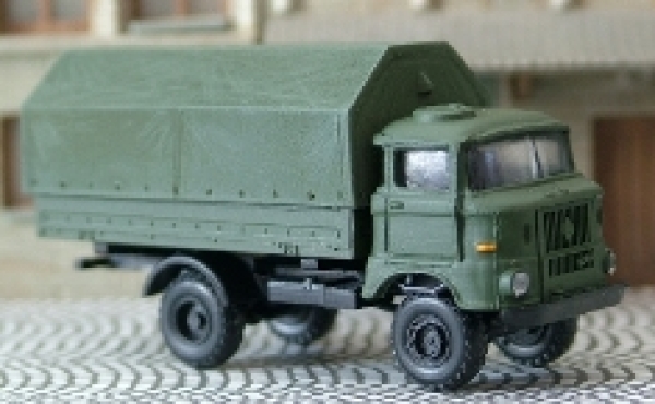 TT D DDR mil. LKW IFA W 50 LA Allradfahrgestell, Ballonräder mit Stahlpritsche und ISO- Aufnahme, Trapezplane