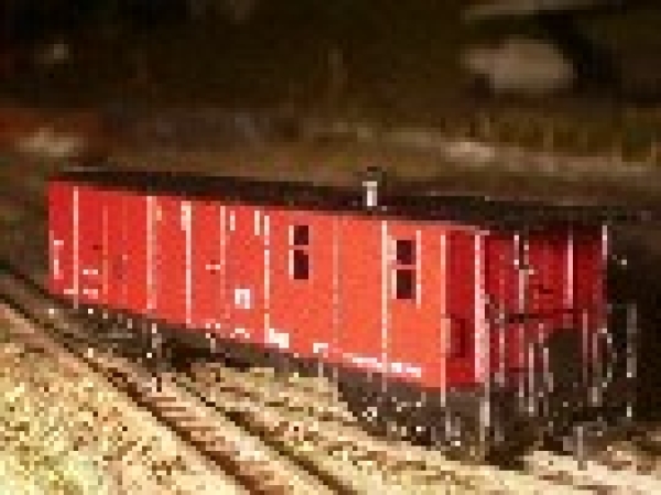 H0e D DR BS Gepäck- Zugführerwagen 904-101, 4A, Ep.IV, rot, Harz
