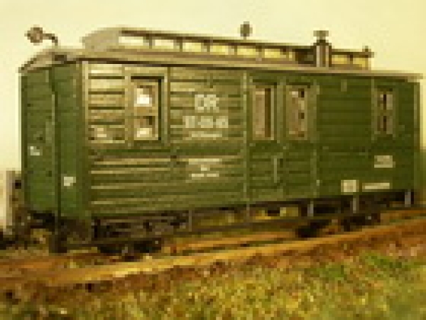 H0e D DR Gerätewagen 97-09-65 , 2A, grün, Bf Oschatz