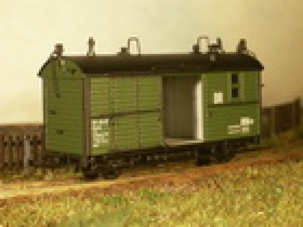 H0e  D DR Tonnendachpackwagen 97-30-0, 2A, Ep.III, grün ,