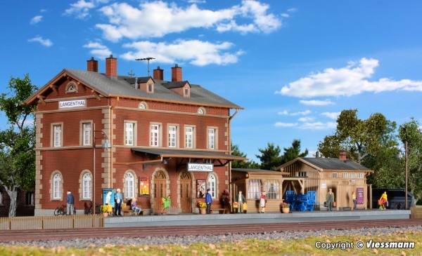 H0 Bahngebäude Bahnhof Langenthal mit Nebengebäude, L=43x 14x15cm, etc...........................................................