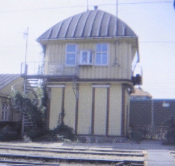 I Bahngebäude DK BS Stellwerk " Det gule Palae "