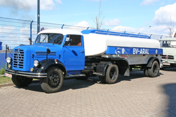 H0 D LKW Borgward B 4500 Zugmaschine mit Tankauflieger ARAL