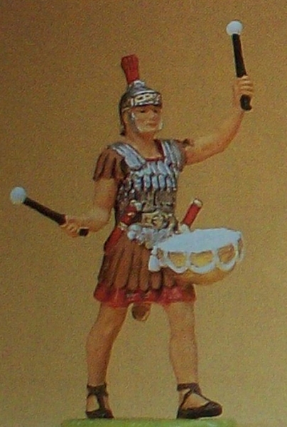 1: 25 Figur Römer im Marsch mit Trommel etc............................................................................................................................................................................