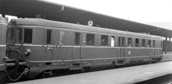 N D DB Triebwagen VT25 mit Beiwagen,  VS145,  Ep.III,  rot