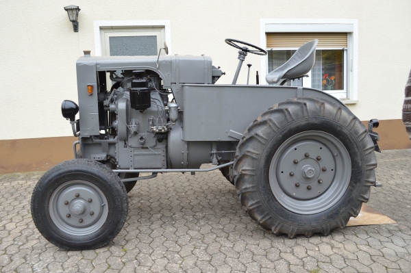 H0 D Landmaschinen Traktor Güldner, A28, mit Stehblechen, grau,