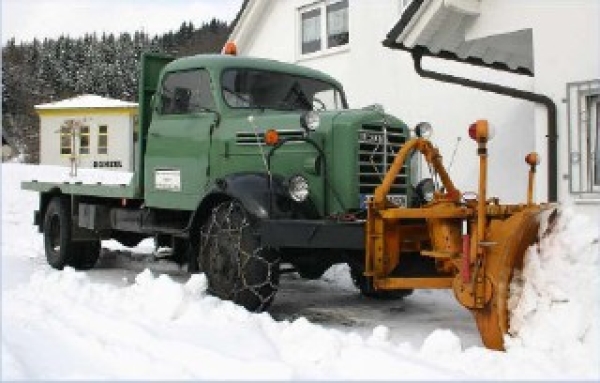 H0 D LKW Borgward B 4500 Holzlaster mit Schneeräumer