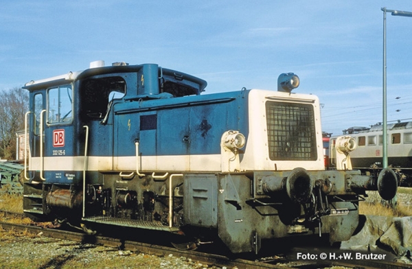 N D DB Diesellokomotive Typ Köf 11, Nr.332- b025- 6, Nr. 11 025, 2A, Ep.V,  L= 49mm, ozeanblau/ elfenbein, etc.................
